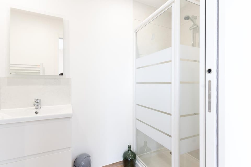 Shower, Bathroom, towels