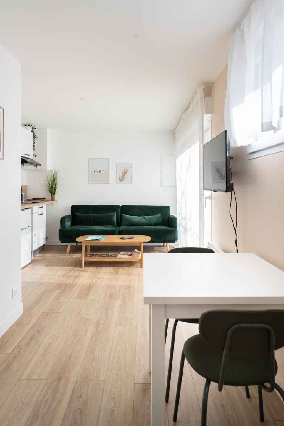 Communal lounge/ TV room, Living room