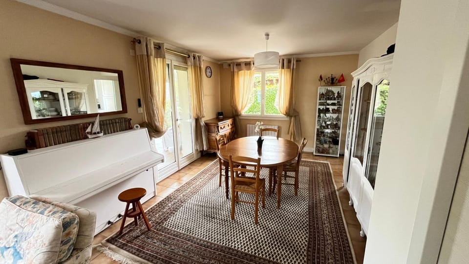 Communal lounge/ TV room, Living room, Seating area