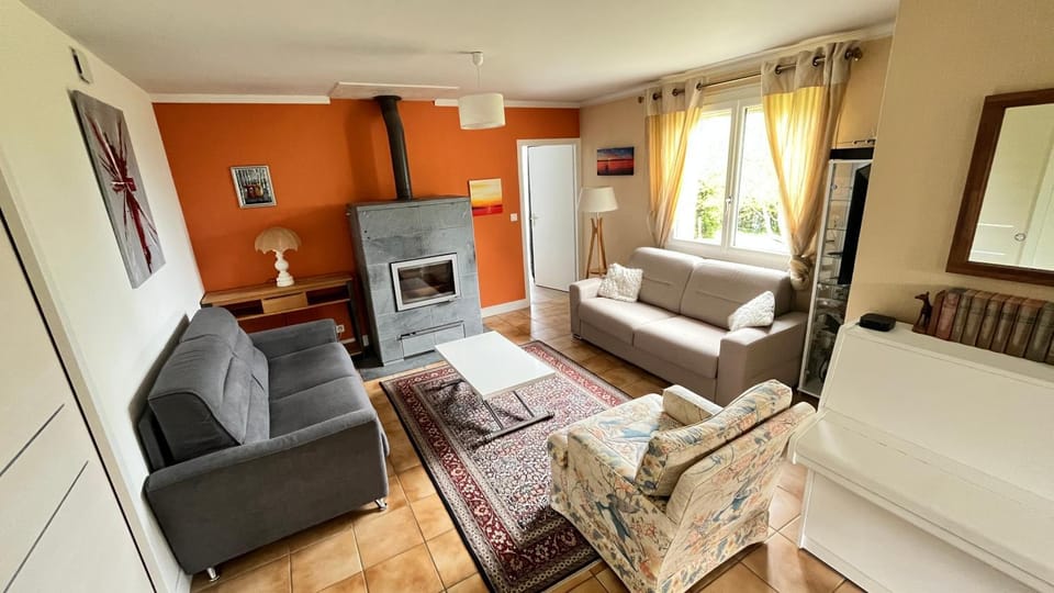 Communal lounge/ TV room, Living room, flat iron