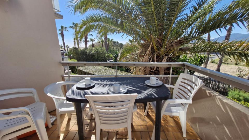 Patio, Day, Garden, View (from property/room), Balcony/Terrace, Dining area, Garden view