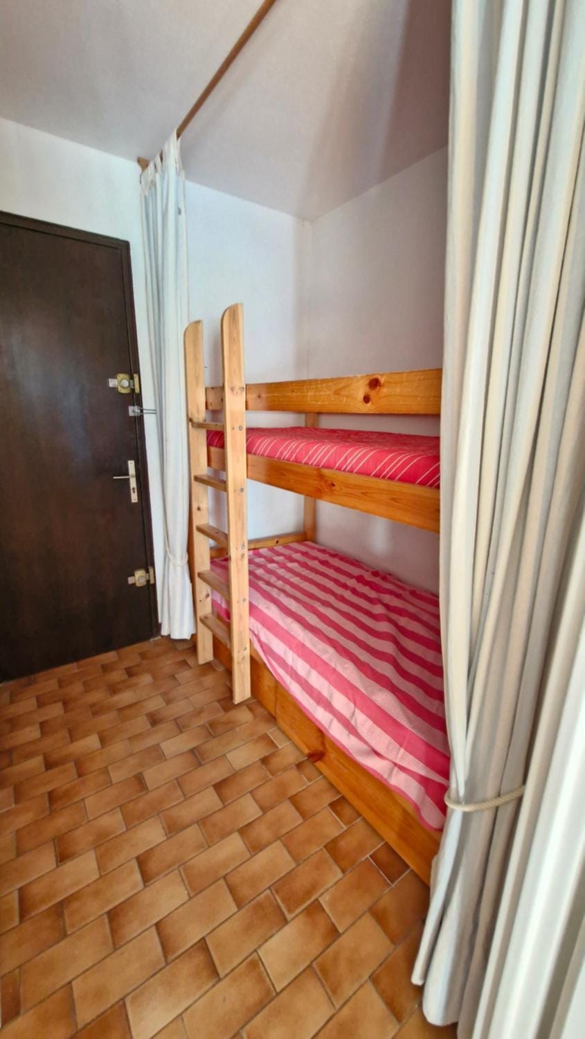 bunk bed