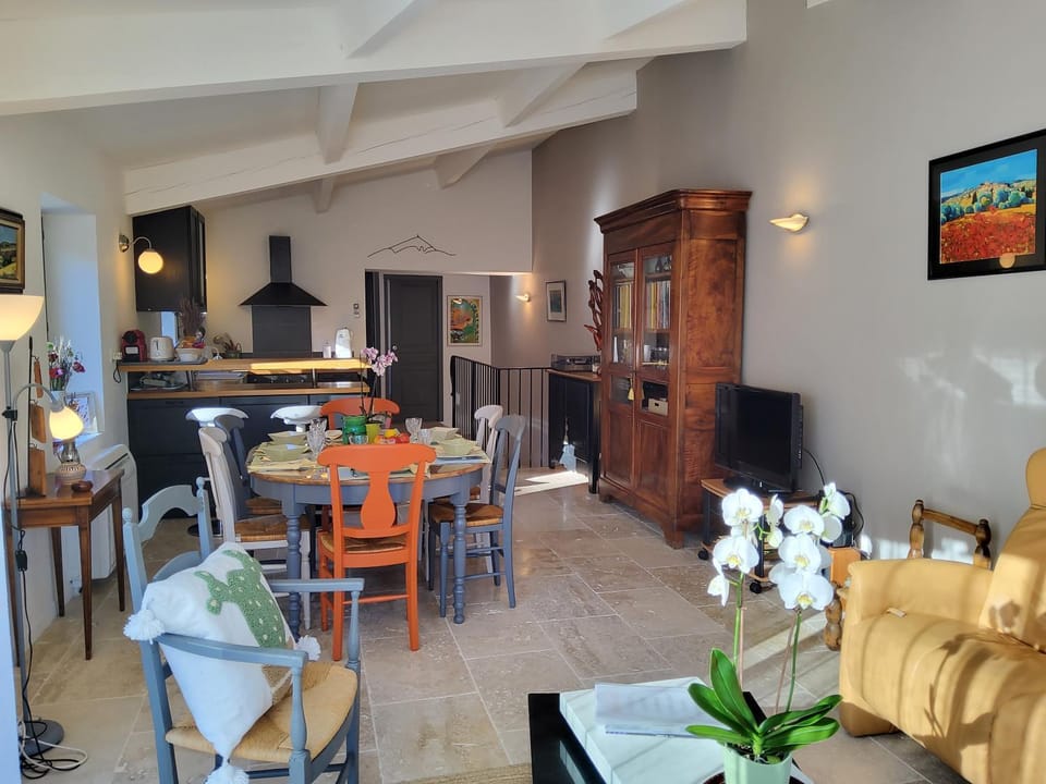 Living room, Dining area