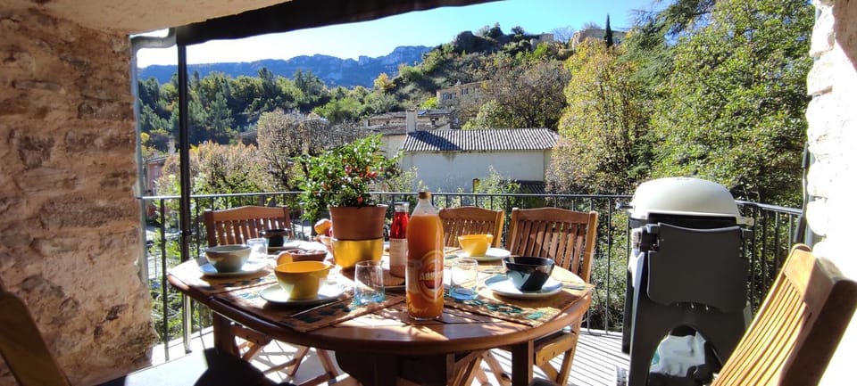 Balcony/Terrace, Mountain view, River view