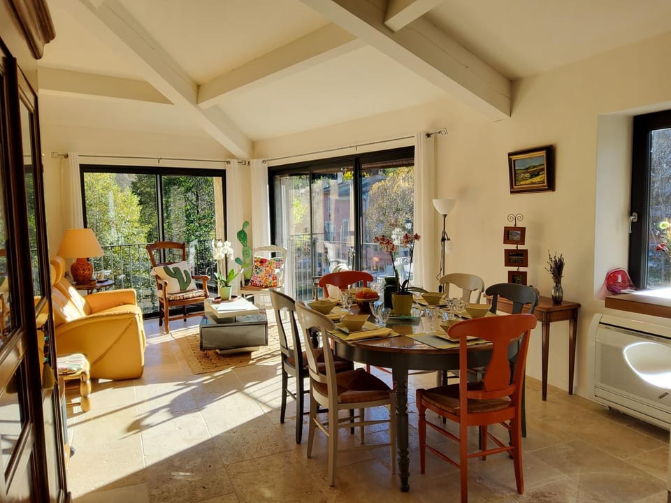 Living room, Dining area, Mountain view