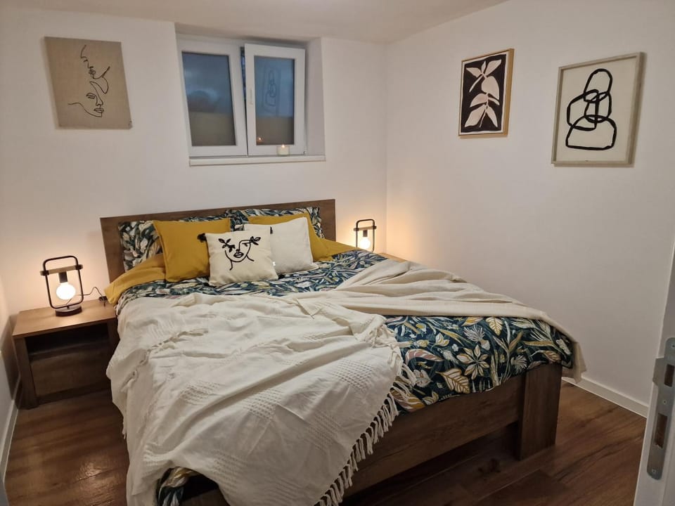 Bed, Bedroom