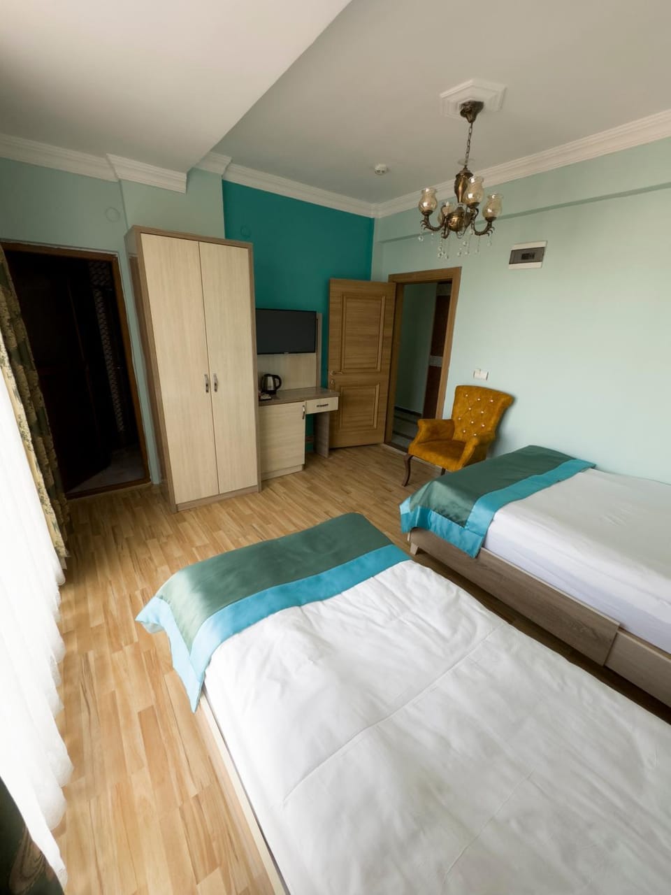 Photo of the whole room, Bedroom, Family