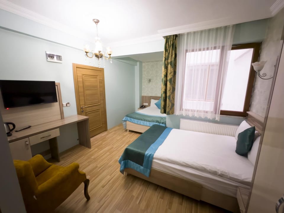 Communal lounge/ TV room, Bed, Bedroom