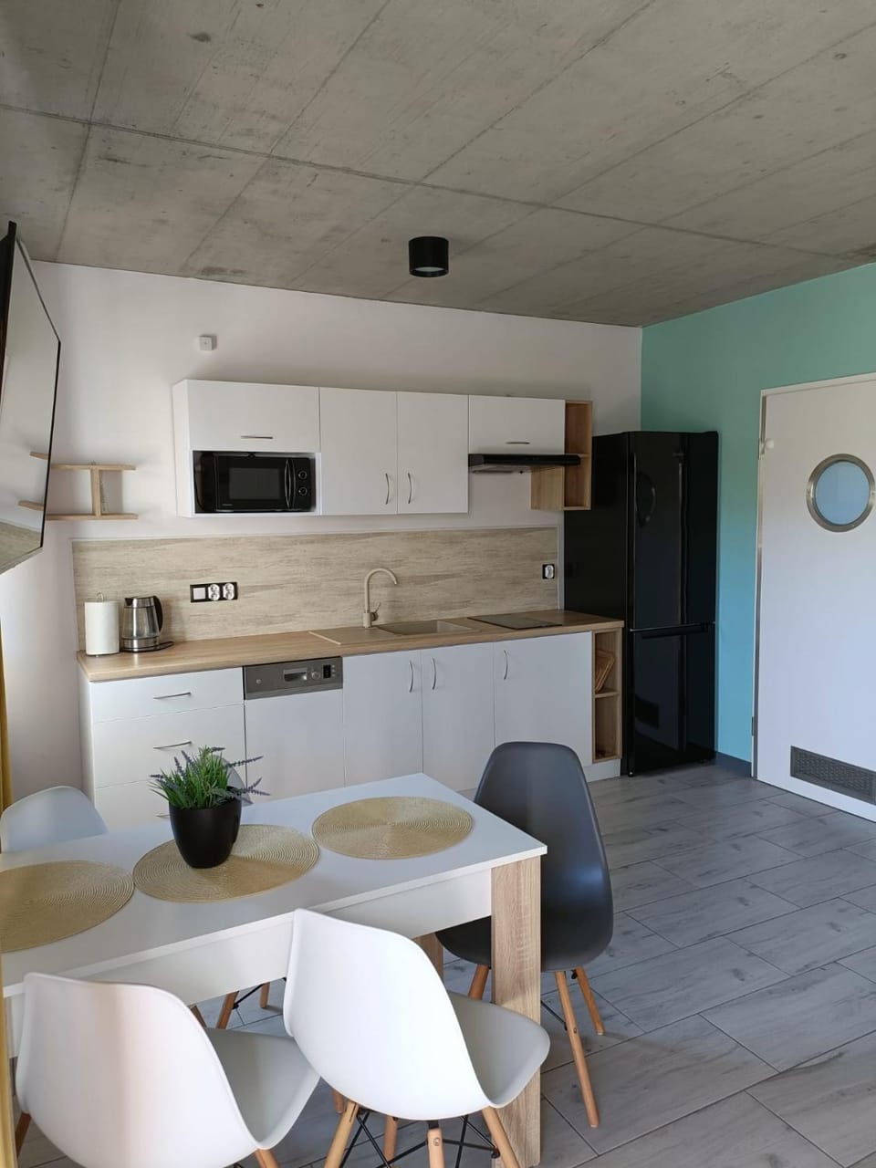 Kitchen or kitchenette, oven, stove