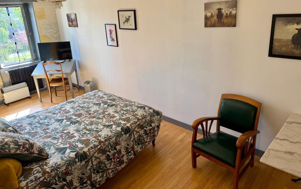 Chambre 3 Le Clos des Quatre Lieues Bed and Breakfast in Nouvelle-Aquitaine