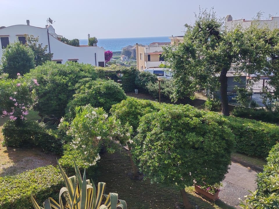 CERIALE AMPIO GIARDINO VISTA MARE Apartment in Ceriale