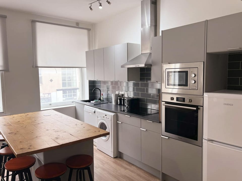 Wonderful 3 Bed in Old Market Apartment in Bristol