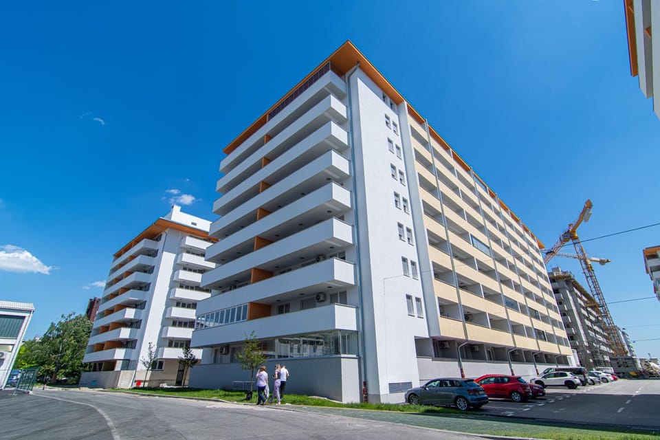 Property building, Day, City view, Street view, Location
