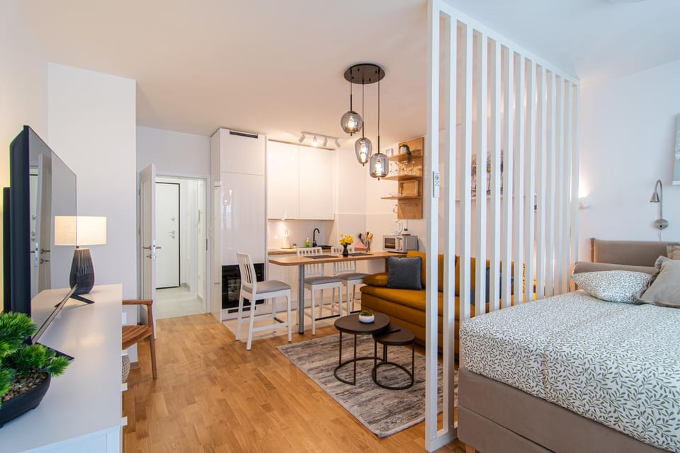 Bed, TV and multimedia, Kitchen or kitchenette, Seating area, Dining area