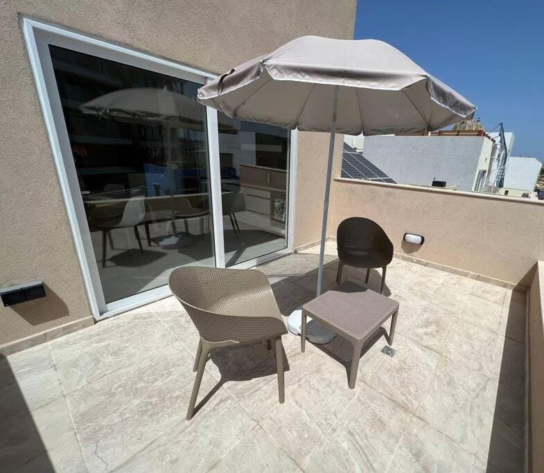 Sweet 1-bedroom penthouse in the heart of it all Apartment in Malta