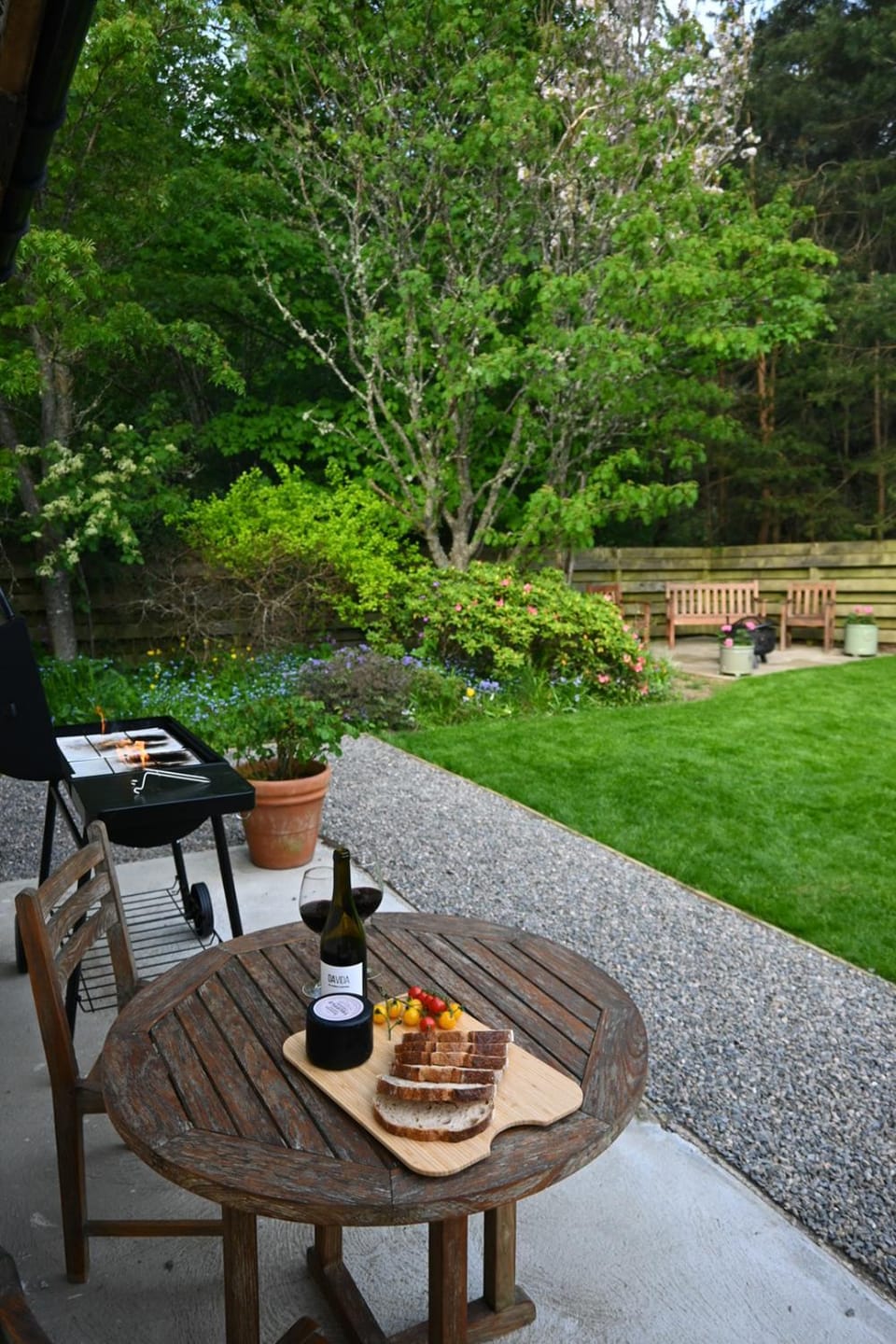 Patio, Day, Garden, Food and drinks, Dining area, Food, Drinks, Alcoholic drinks