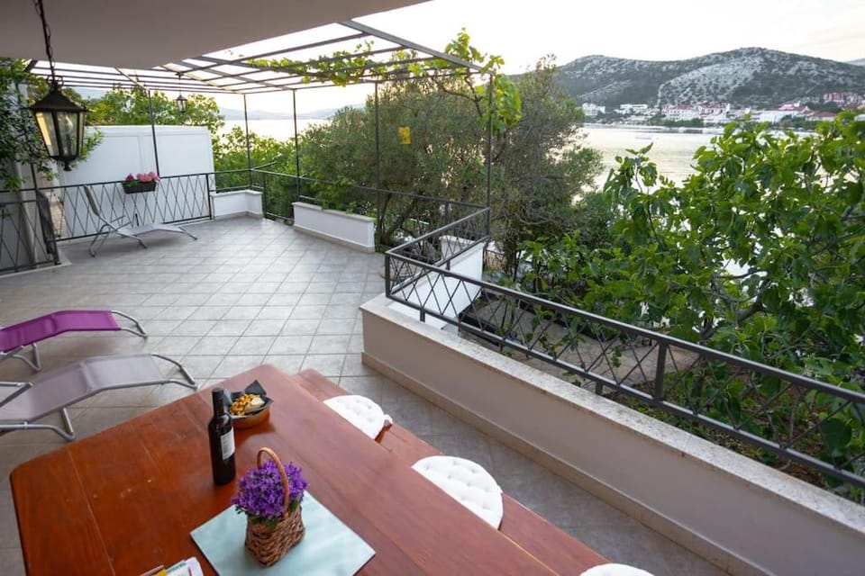 View (from property/room), Balcony/Terrace, Sea view