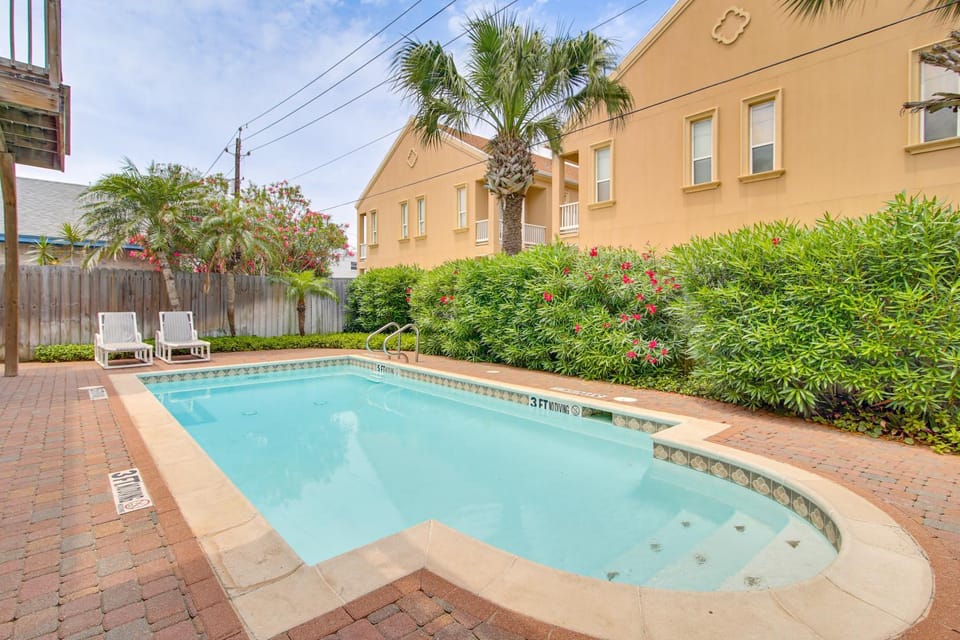 South Padre Island Condo - Walk to the Beach! House in South Padre Island