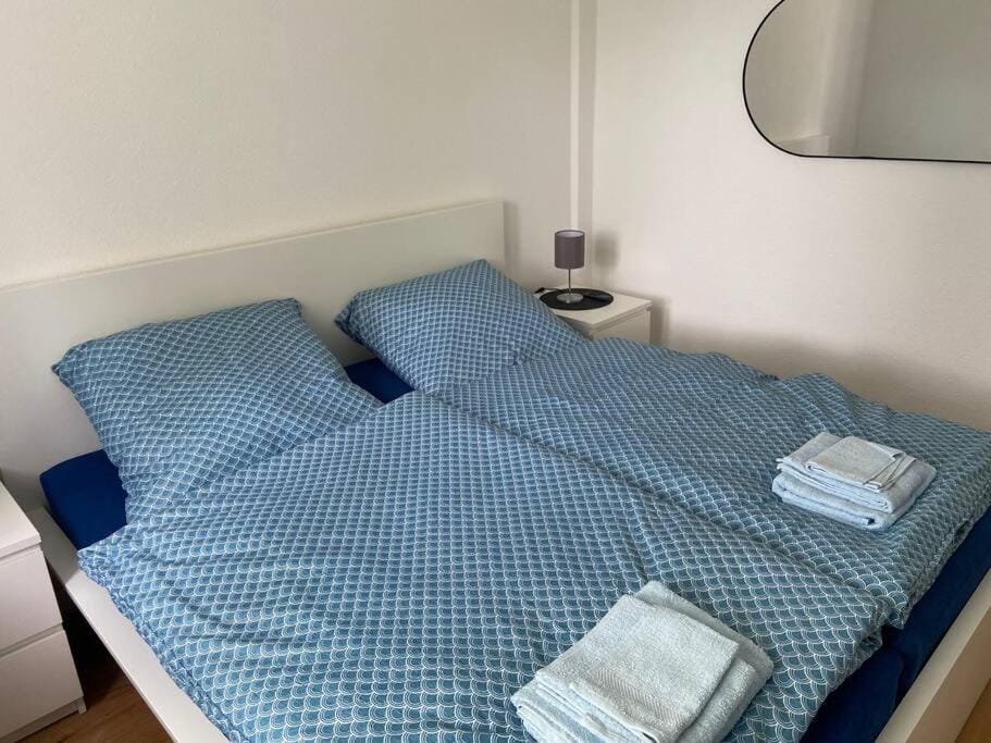 Bed, Photo of the whole room, Bedroom, towels