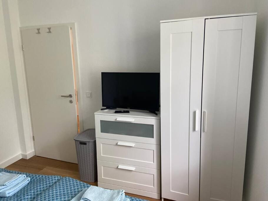 TV and multimedia, Bedroom, wardrobe