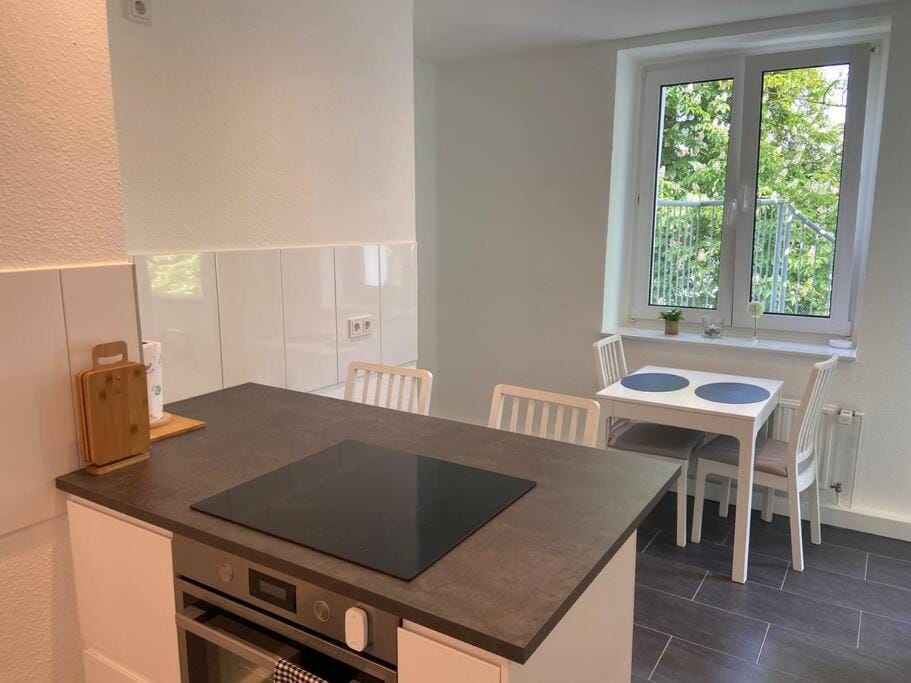 Kitchen or kitchenette, Dining area, stove