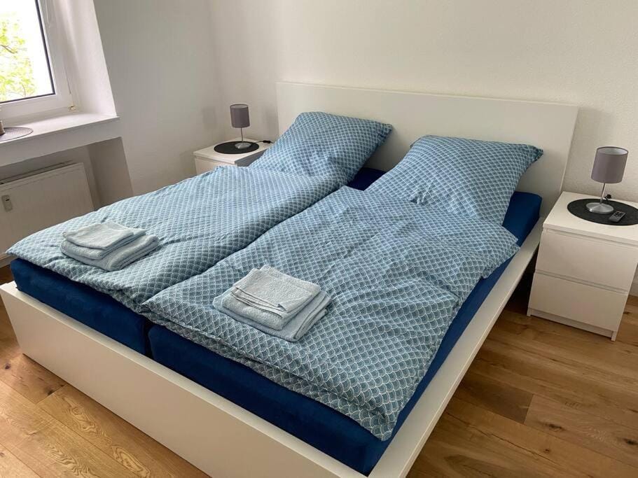 Bed, Photo of the whole room, Bedroom, towels
