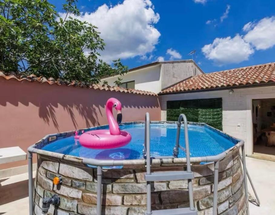 Apartment Karlo, Heated pool, private parking Apartment in Istria County