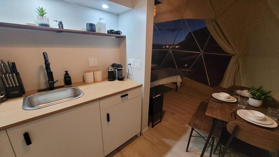 Coffee/tea facilities, Kitchen or kitchenette