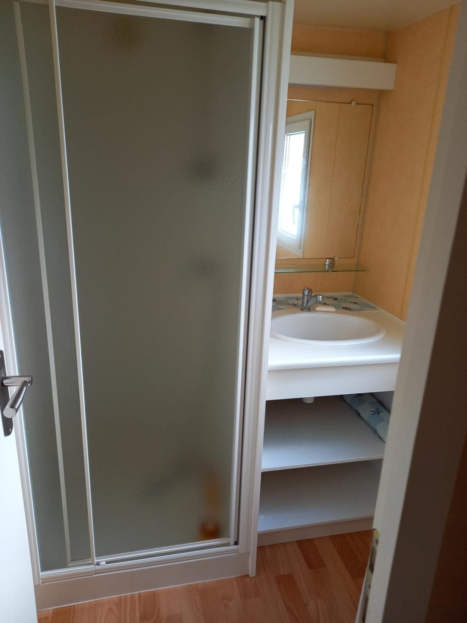Shower, Internal: Not applicable to any particular room