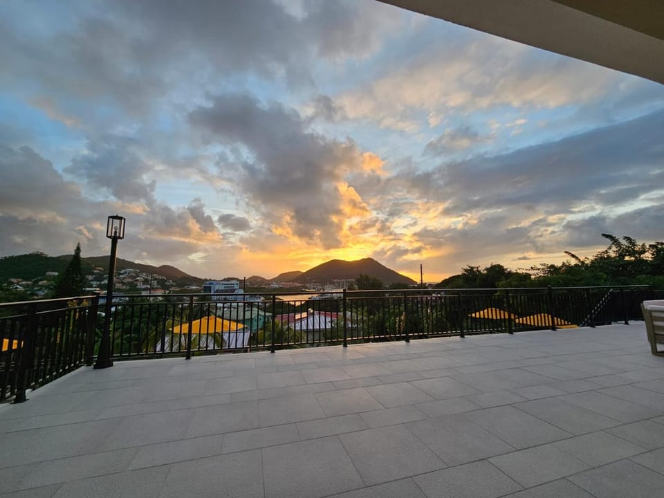 Balcony/Terrace, Mountain view, Sunset