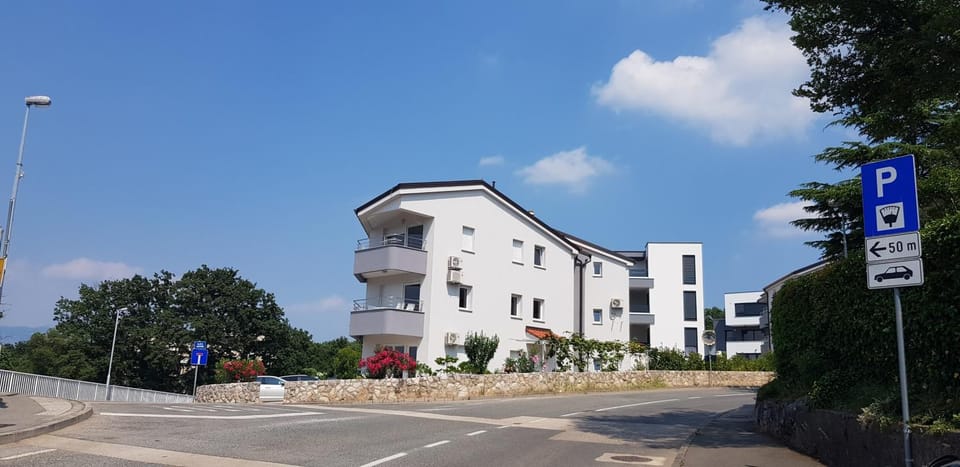 Property building, Neighbourhood