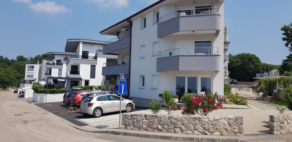 Property building, Area and facilities