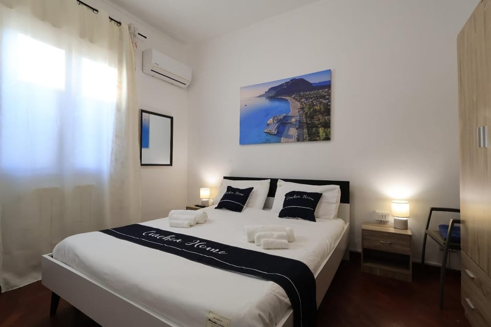 Bed, Photo of the whole room, Bedroom, air conditioner