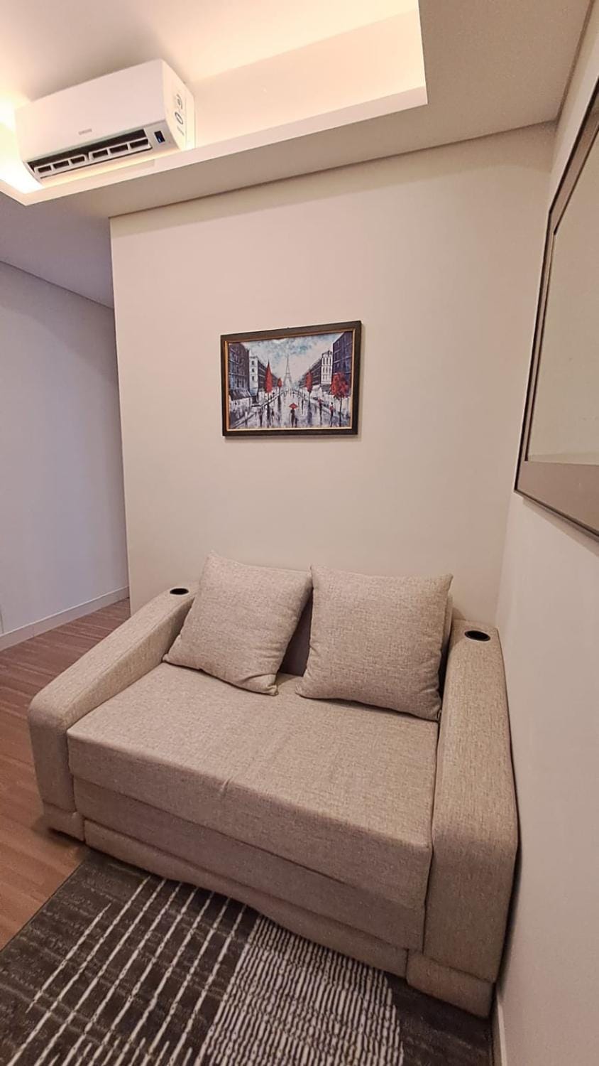 gold coast studio Netflix wifi paris room sofabed Apartment in Jakarta