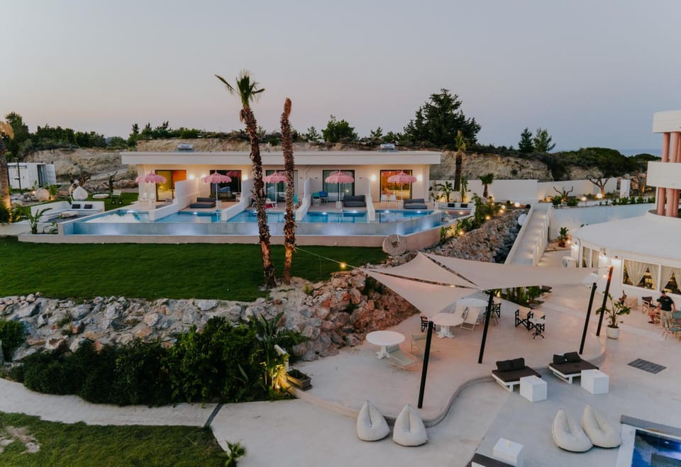 Property building, Garden, sunbed