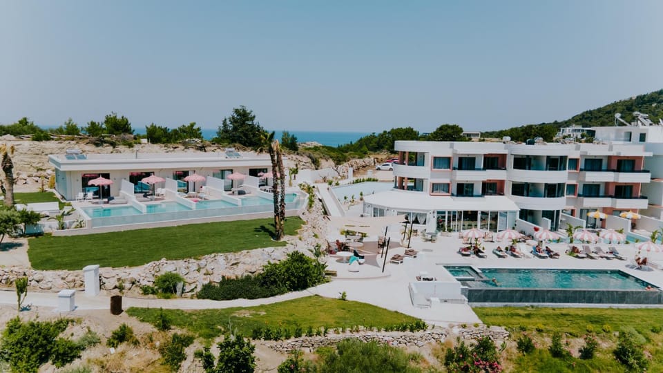 Property building, Bird's eye view, Swimming pool