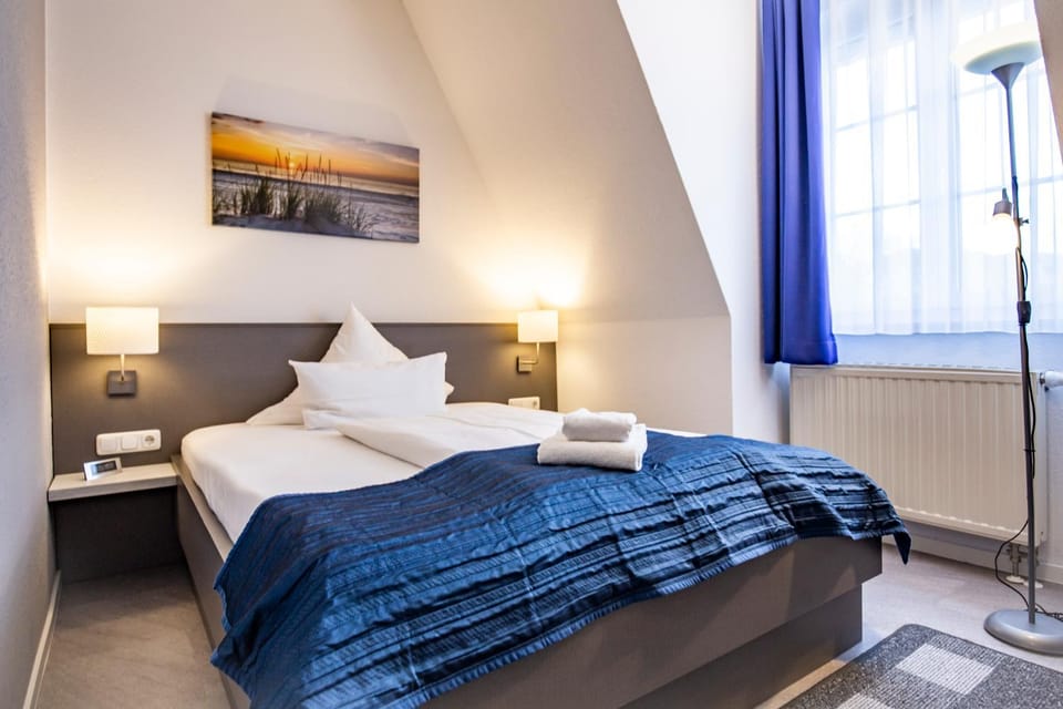 Staff, Bed, Photo of the whole room