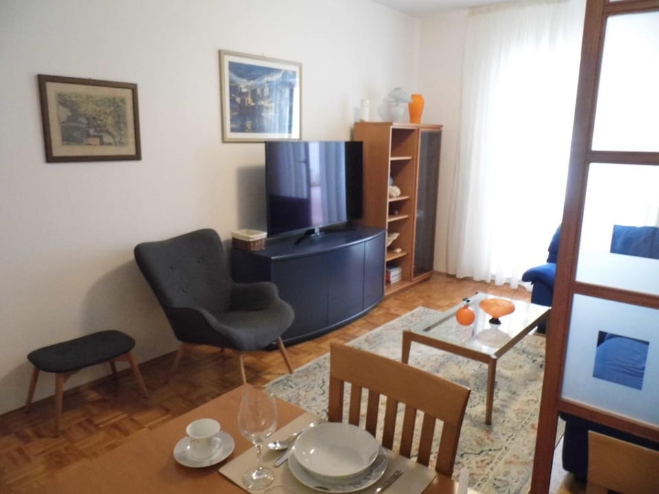 TV and multimedia, Seating area