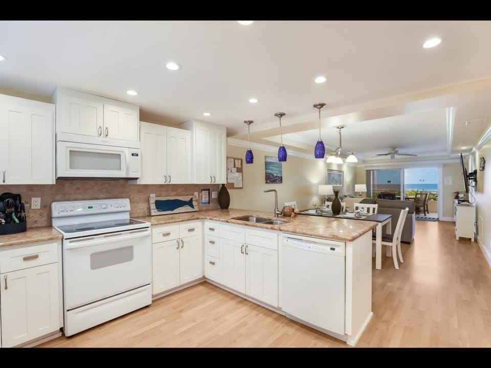 4200 GULF DRIVE UNIT 108 home Apartment in Holmes Beach