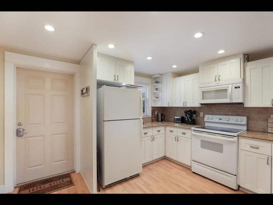 4200 GULF DRIVE UNIT 108 home Apartment in Holmes Beach