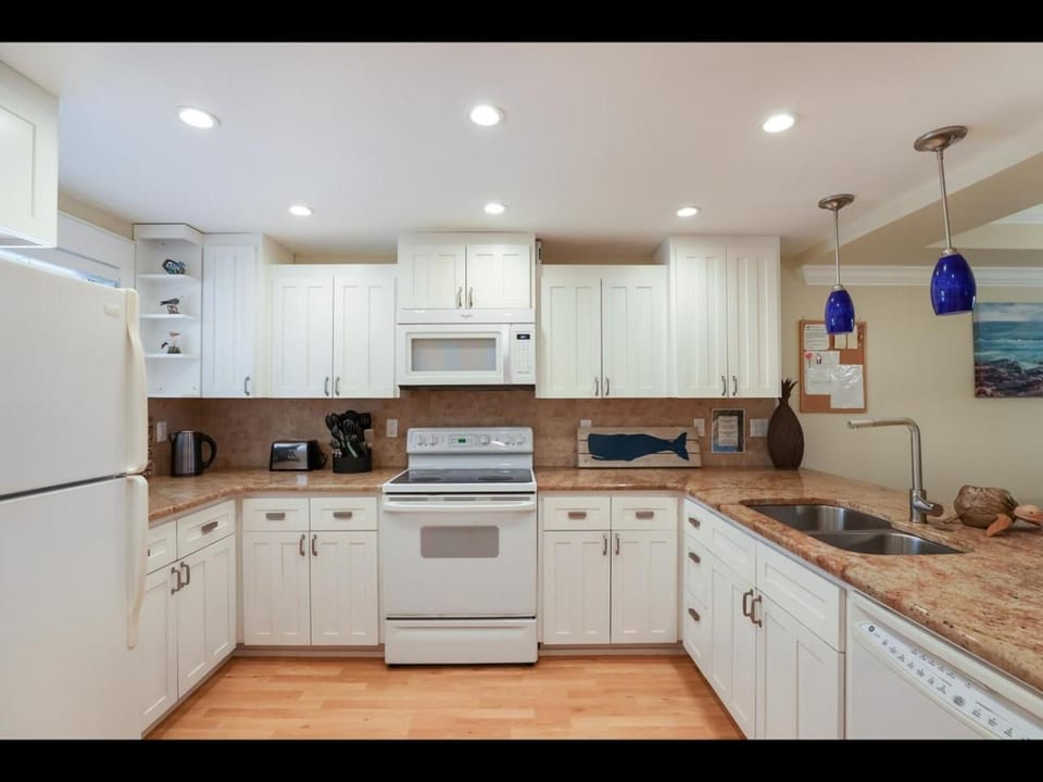 4200 GULF DRIVE UNIT 108 home Apartment in Holmes Beach