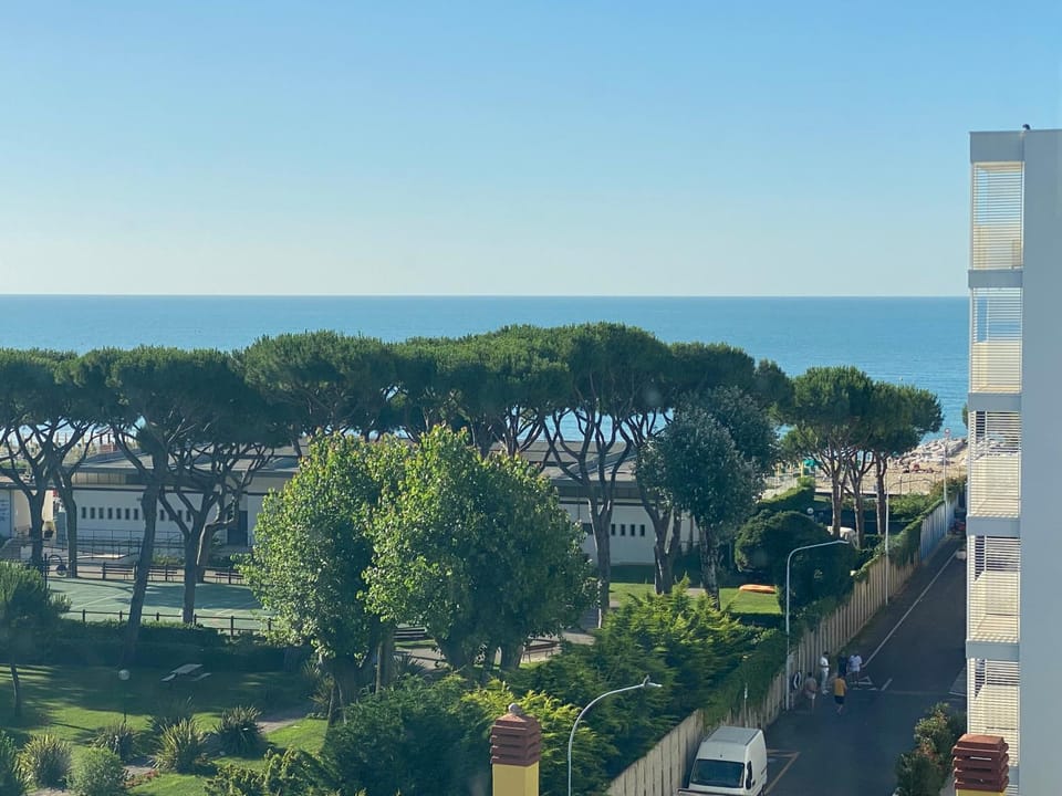 Neighbourhood, Sea view