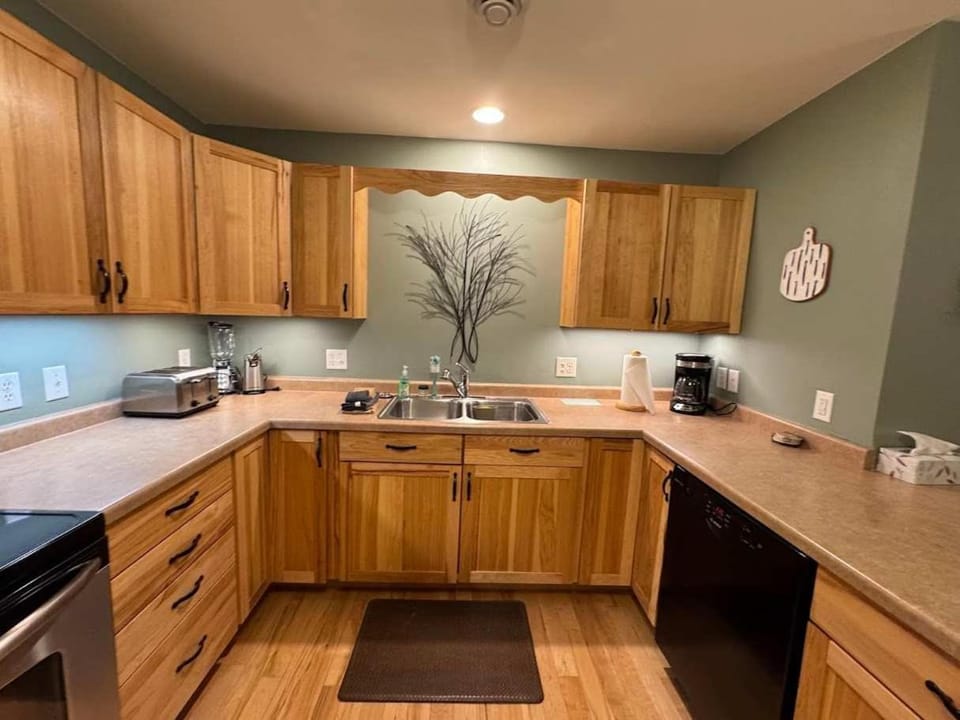 Kitchen or kitchenette, kitchen
