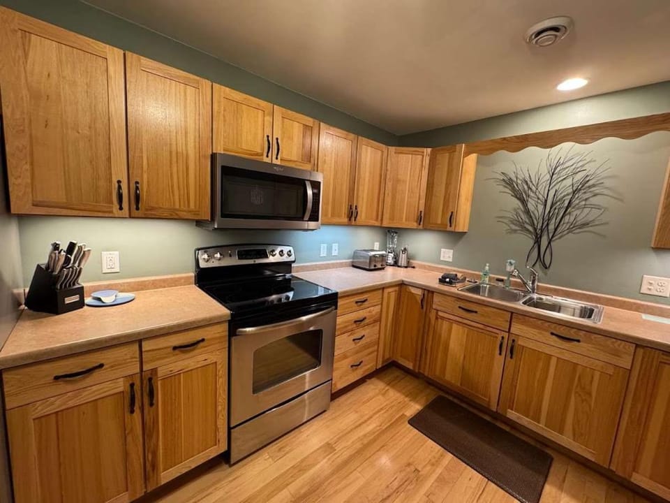 Kitchen or kitchenette, kitchen