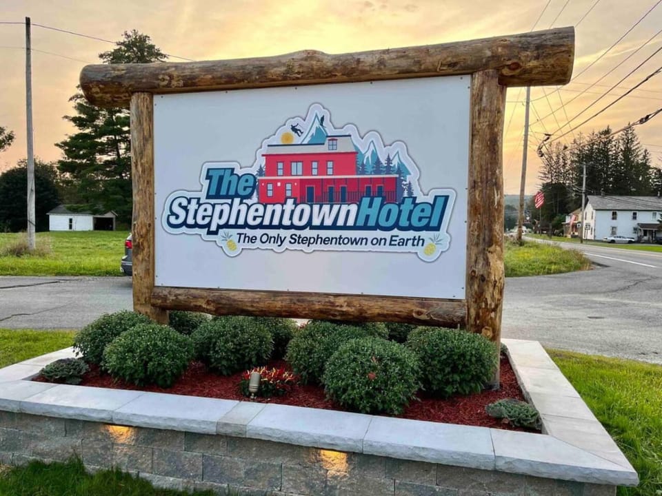 2 Bed Berkshire Apt minutes to Jiminy Peak Ski Apartment in Hancock