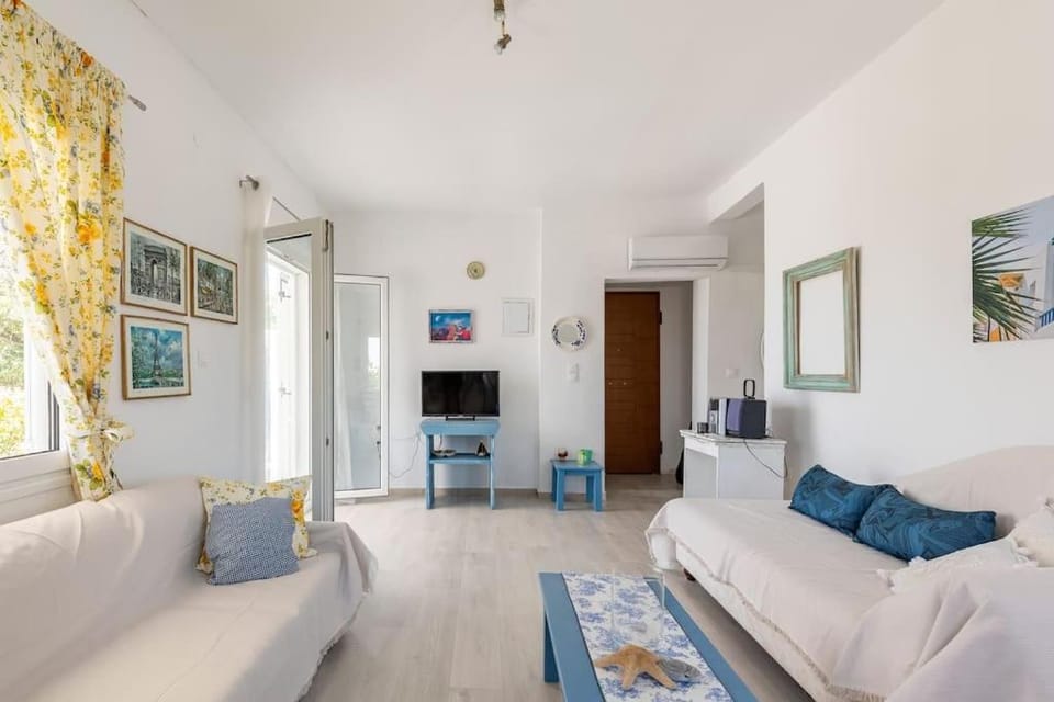 Living room, Photo of the whole room, Seating area