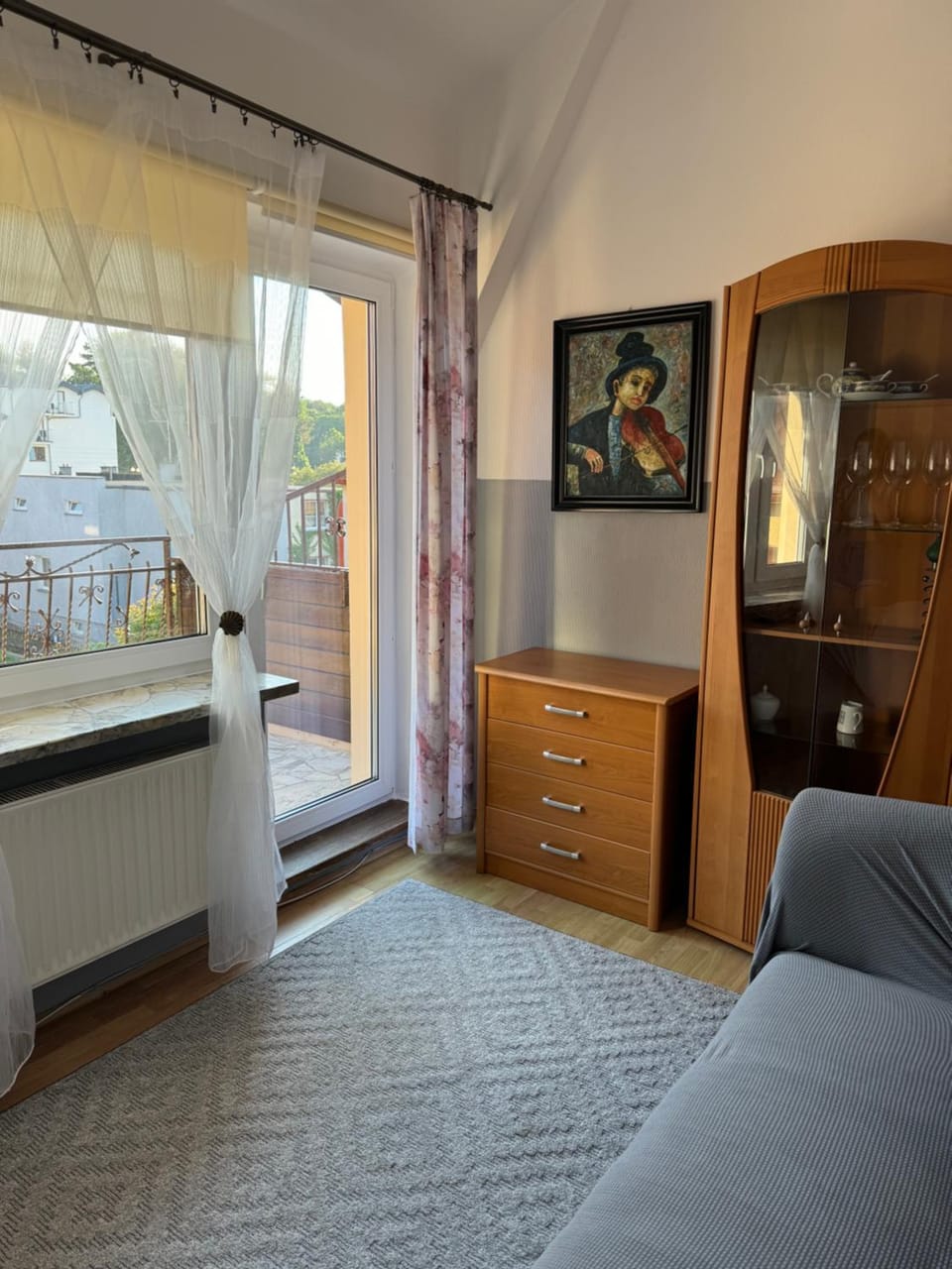Photo of the whole room, Seating area