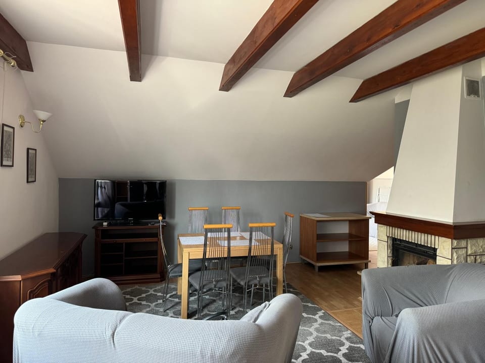 Communal lounge/ TV room, TV and multimedia, Living room, Seating area