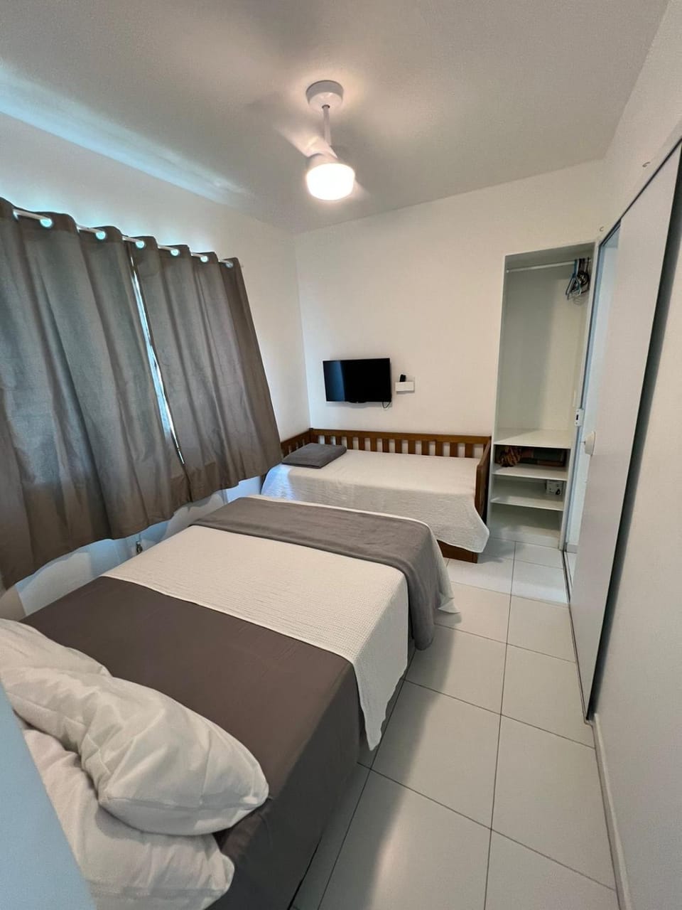 TV and multimedia, Photo of the whole room, Bedroom
