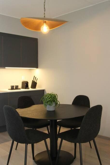 Kitchen or kitchenette, Seating area, Dining area